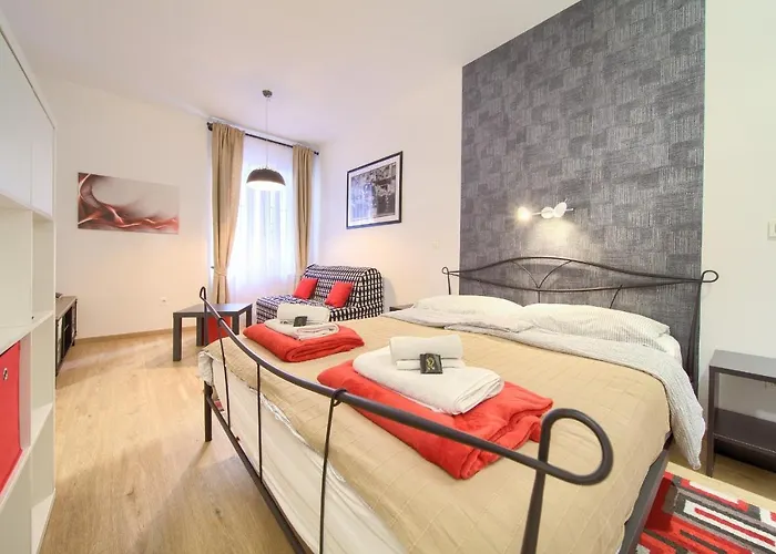 Logo Apartments 5 Min Walk To Main Square