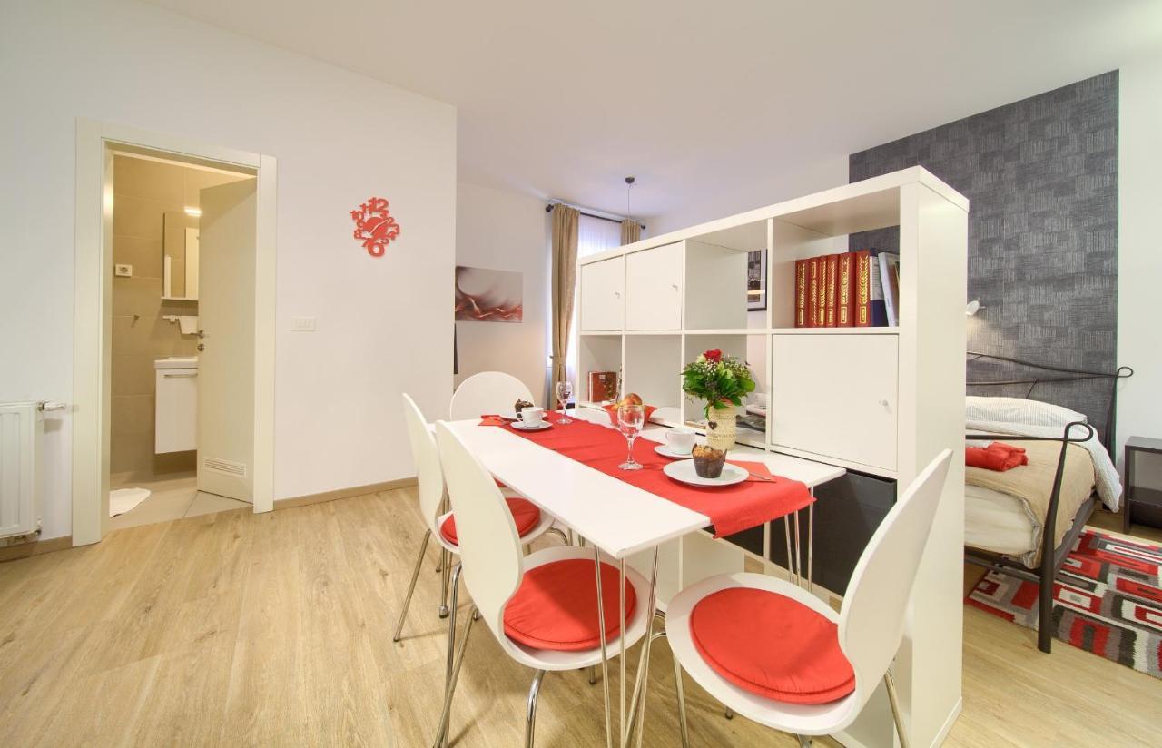 Logo 5 Min Walk To Main Square Apartment *